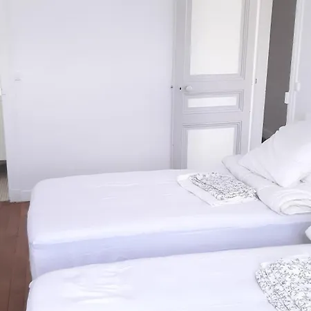 3 Pieces Avec Terrasse Et Balcon Апартаменты Париж
