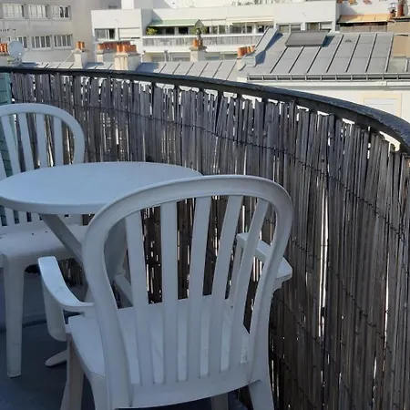 3 Pieces Avec Terrasse Et Balcon Париж