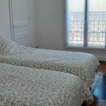 3 Pieces Avec Terrasse Et Balcon * Париж